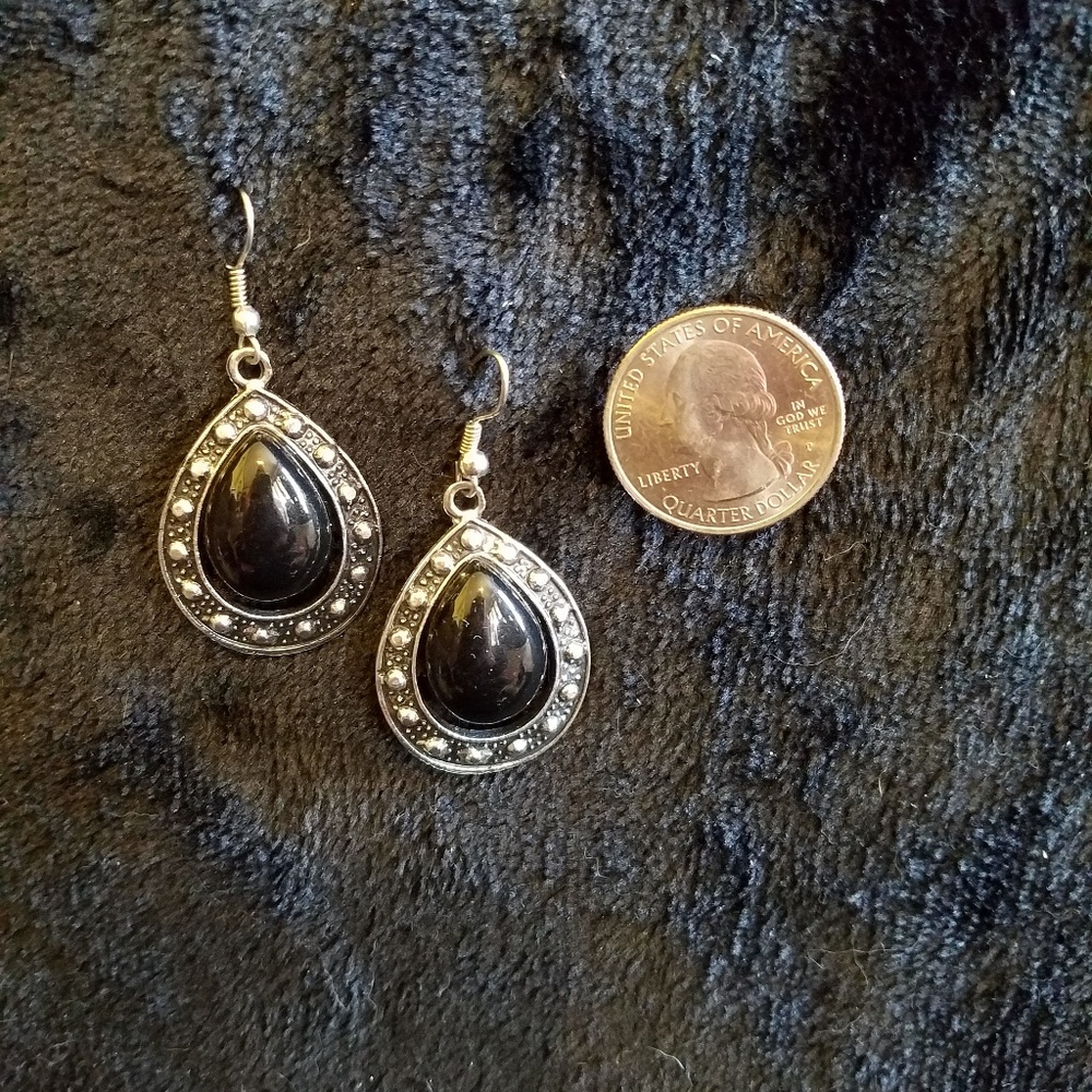 Black and Silver dangle Earrings - Picture 3 of 6